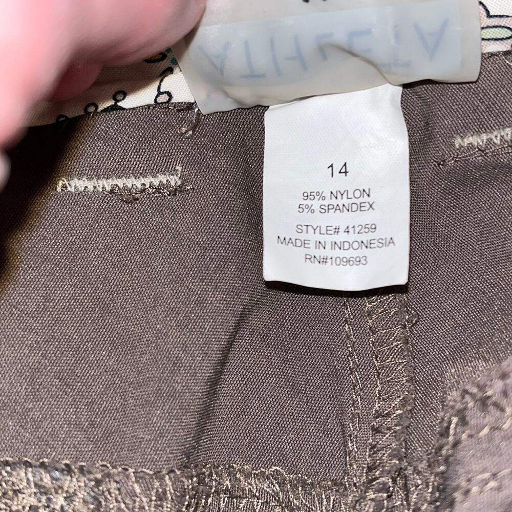 Athleta Style #41259 Bermuda Hiking Shorts Size 14 – Taupe Brown Nylon Blend - Picture 4 of 6